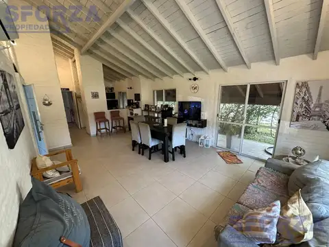 Casa 4 ambientes con 2 baños