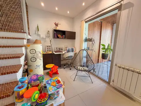 Casa 4 ambientes con 2 baños