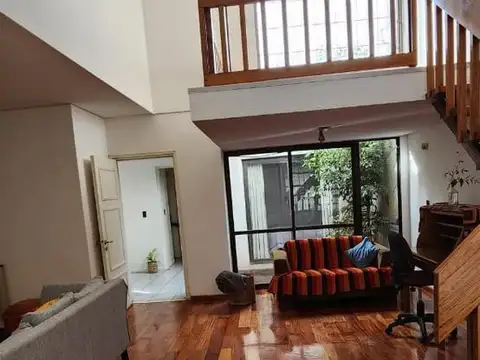 Casa 6 ambientes con 2 baños