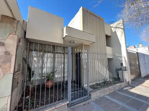 Maravillosa casa en Sexta Sección