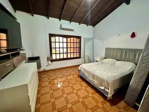 Casa en Alquiler con 1 cochera