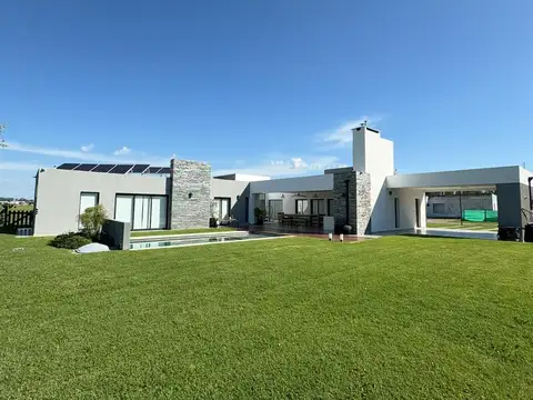 Venta casa en Tres Pinos Villa de Campo