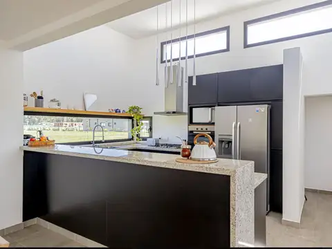 Casa 3 ambientes con 2 baños