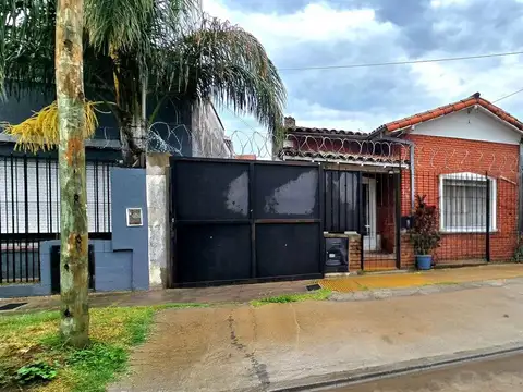 Casa en Venta 3 Amb V. Adelina Jardin y Parrilla