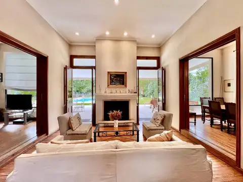 Casa en Venta con 5 cocheras