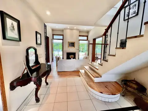 Casa 6 ambientes con 3 baños