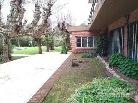 Casa 7 ambientes con 5 baños