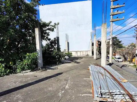 Local en Venta La Tablada c/cochera y patio