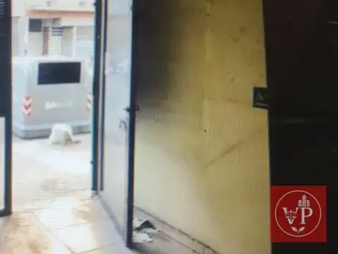 Local comercial 65 m2 aprox.. Especial para kiosco o librería.  Frente a escuela. Excelente ubi...