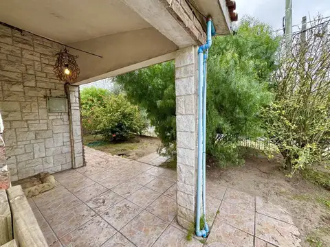 Casa 7 ambientes con 2 baños