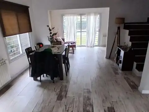 CASA 5 AMB. EXCELENTE ESTADO