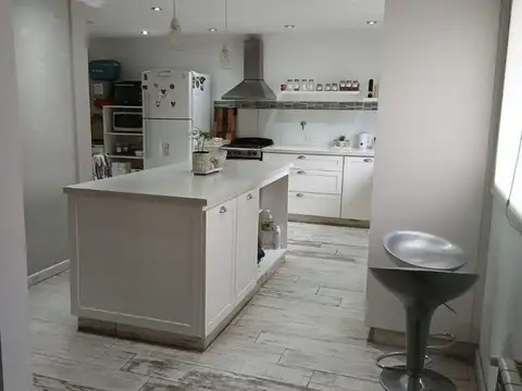 Casa 5 ambientes con 3 baños