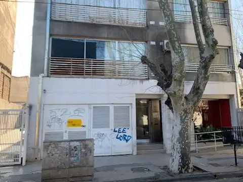 Departamento monoambiente uso profesional en el centro de Berazategui