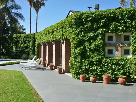 Casa 7 ambientes con 2 baños