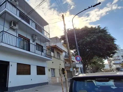 DEPTO 2 AMBIENTES CON PATIO CUBIERTO