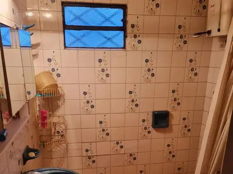 Casa Con Local en frente, con espacio de cochera y patio