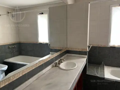 Casa en Venta con 5 cocheras