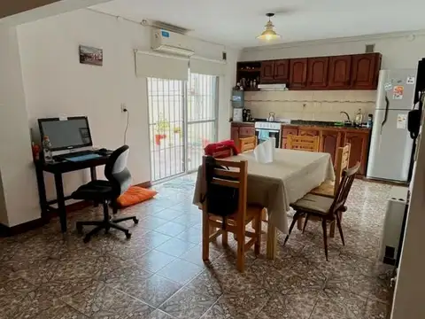 Amplio PH en venta, en Lujan, excelente ubicación!