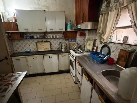 VENTA CASA EN CASTELAR A DEMOLER, EXCELENTE UBICACION