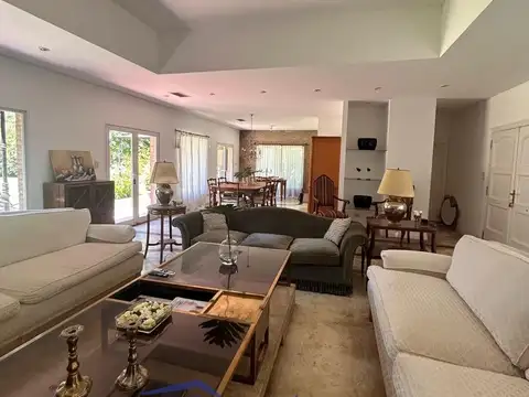 Casa 4 ambientes con 4 baños