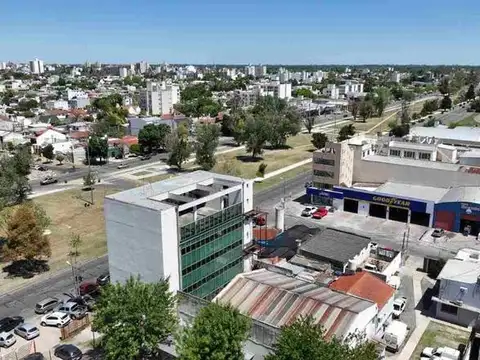 Oficina en venta - 4 Plantas - 9 Baños - 900Mts2 - La Plata