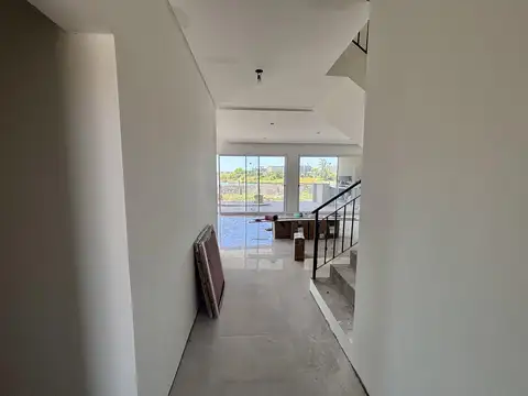 Casa en Venta con 3 cocheras