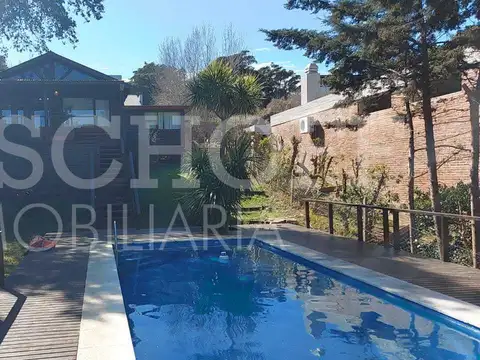 CASA EN VENTA EN CARILO 