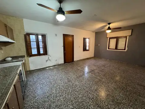 Casa 4 ambientes con 1 baño