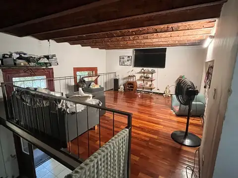 OPORTUNIDAD. Departamento Hermoso Tipo Loft de Dos Ambientes y Entrepiso con Balcón - Tacuarí 1500