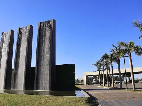 Lote en venta al AGUA en Puerto Nizuc sector KIN