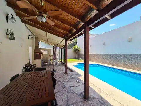 VENTA CASA 3 AMB CON PILETA  QUINCHO Y  COCHERA