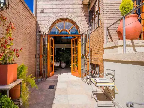 Casa 6 ambientes con 4 baños