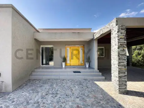 VENTA CASA 4 AMBIENTES CON PILETA Y PARQUE BARRIO LA CODORNIZ LOS CARDALES APTO CREDITO