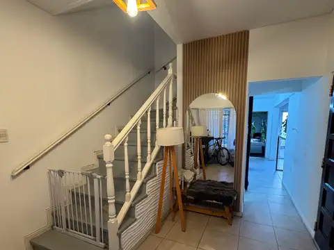 Depto Tipo Casa en Venta con 1 cocheras