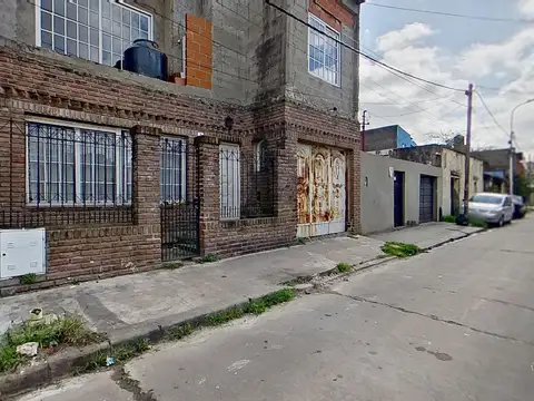 VENTA CASA A RECICLAR 3 AMBIENTES COCHERA PATIO LANÚS OESTE