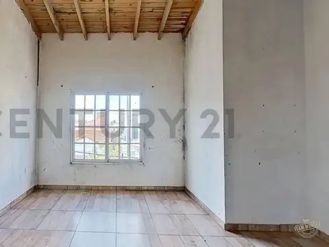 VENTA CASA A RECICLAR 3 AMBIENTES COCHERA PATIO LANÚS OESTE