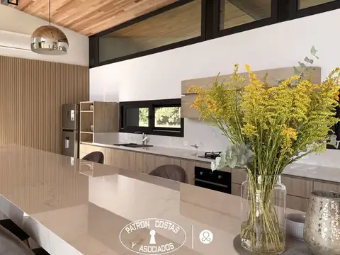 Casa en Venta con 4 cocheras