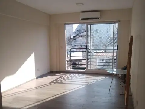 MONOAMBIENTE EN CHACARITA ! LUMINOSO ! EXCELENTE UBICACIÓN !  