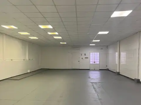 DEPOSITO en Coghlan 400m2 Impecable estado - Ideal Escuela, Instituto y rubros varios