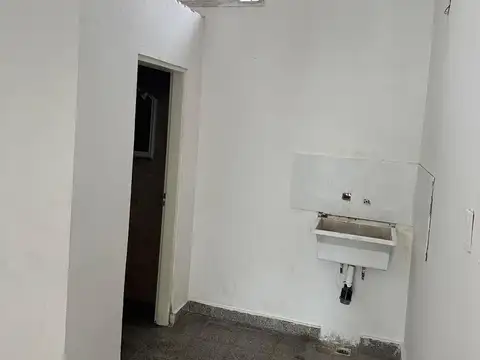 Local en Alquiler en Francisco Álvarez, $ 1.250.000