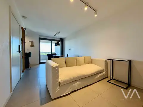 Semipiso de 2 ambientes amoblado. Cochera. Playa Grande.