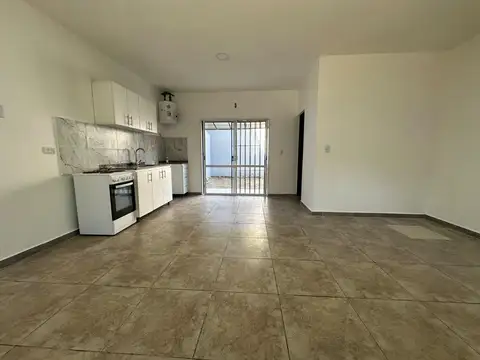 Depto Tipo Casa en Alquiler en Tablada, $ 420.000
