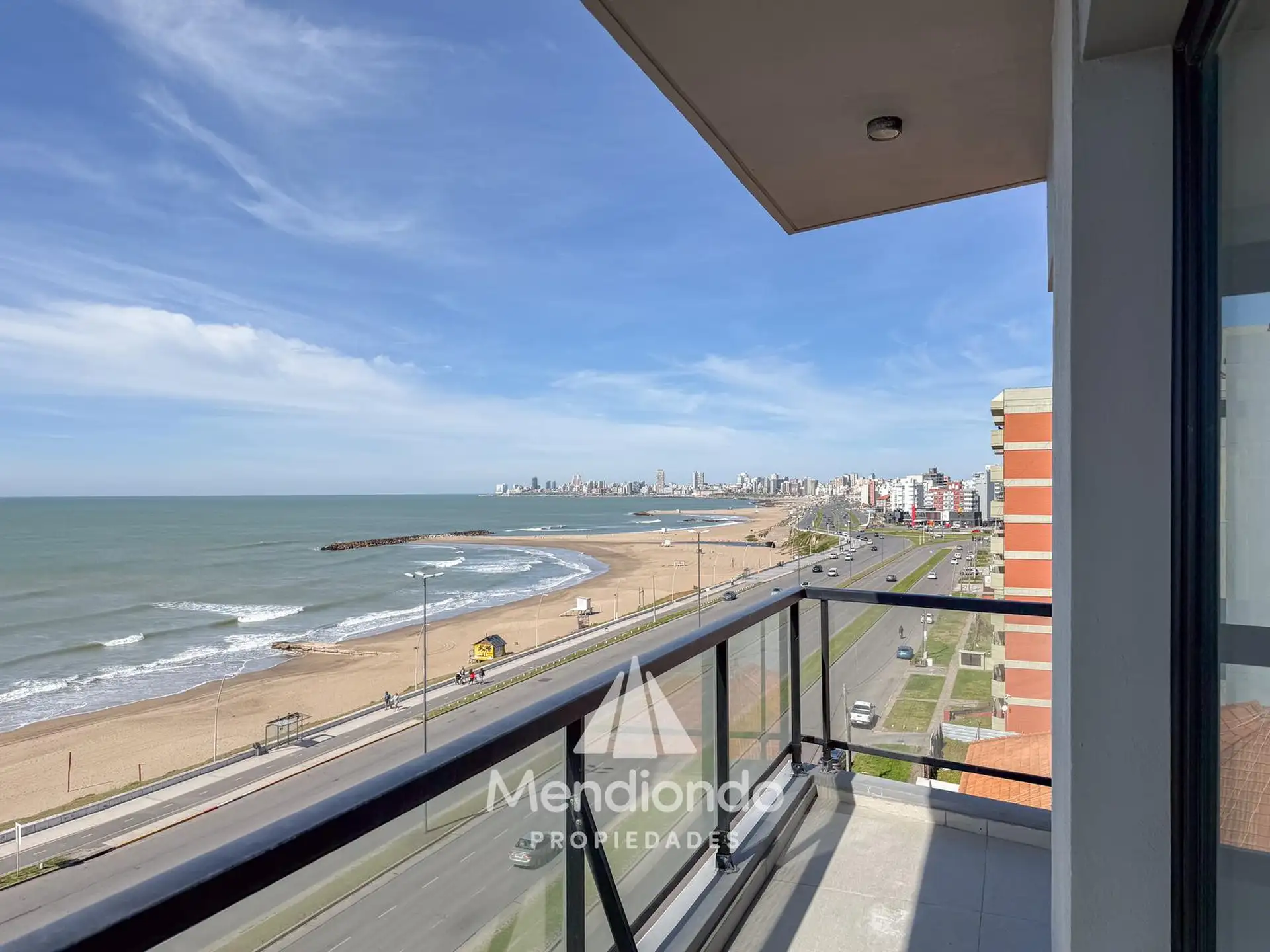 Piso 3 amb. Cochera y Baulera. Doble balcón al frente. Vista plena al mar. Piso 6 - Constitución