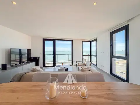 Piso 3 amb. Cochera y Baulera. Doble balcón al frente. Vista plena al mar. Piso 6 - Constitución.