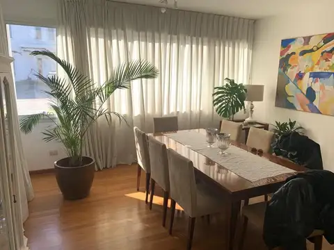 Venta de casa tres dormitorios, Abril Club de Campo