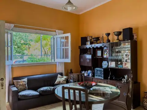 Casa 4 ambientes con 1 baño