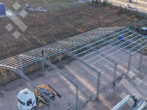 Base Industrial en ALQUILER sobre Ruta 22 | 1.070 m² Cubiertos + 1 Ha de Terreno | Limite  Fdez Oro y Cipolletti