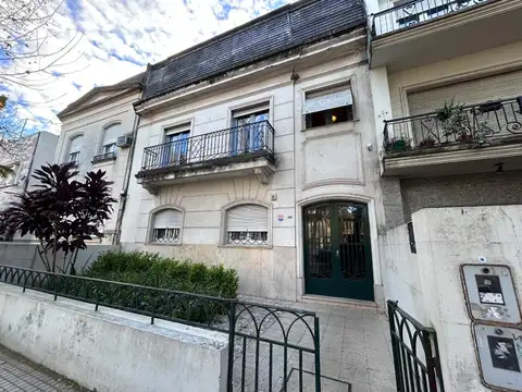 Venta casa de 3 Dormitorios con patio en Rosario -  Bv Oroño al 300