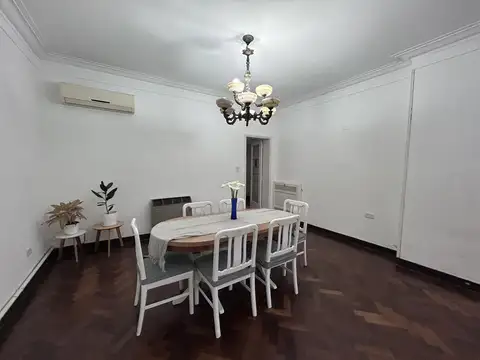 Venta casa de 3 Dormitorios con patio en Rosario -  Bv Oroño al 300
