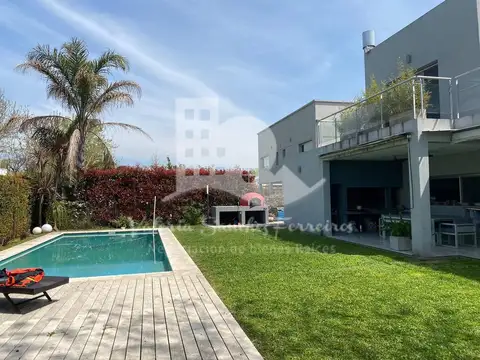 Casa en venta en Barrancas de Iraola - 4 ambientes